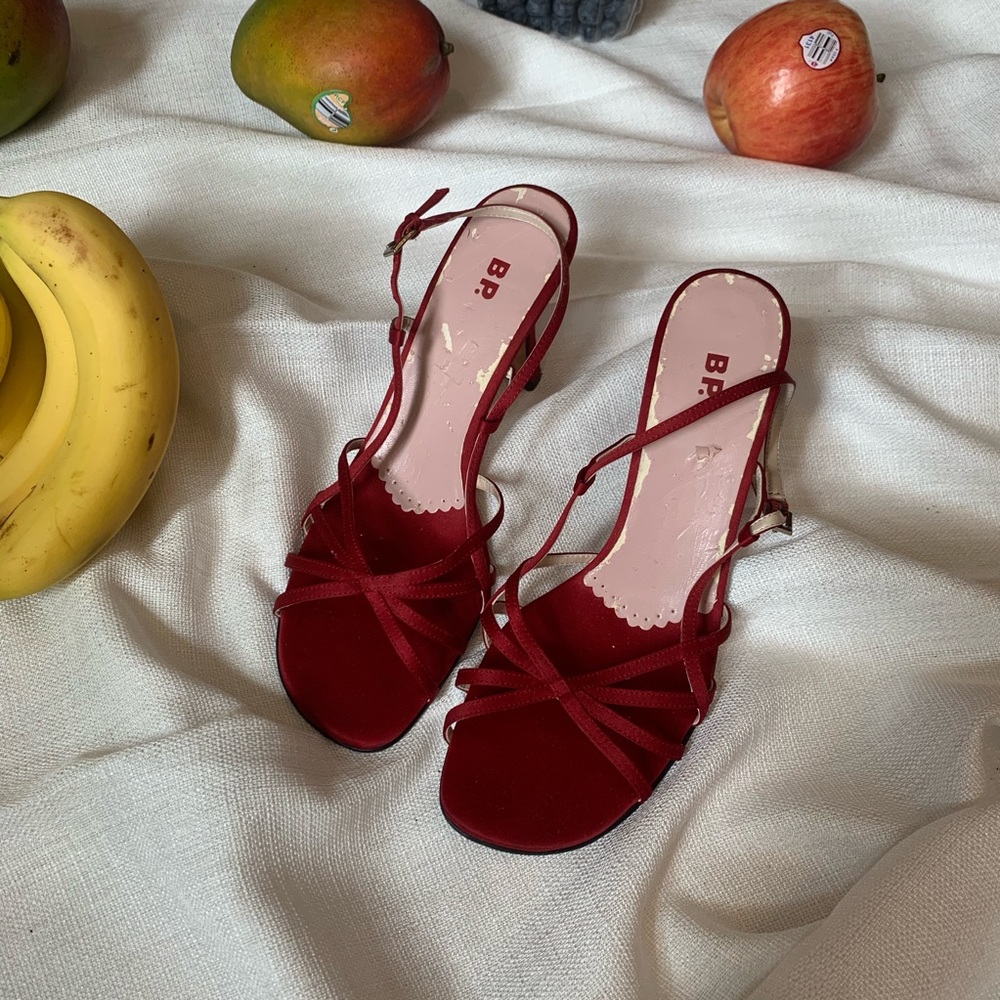 VINTAGE RED STRAPPY HEELS - Picture 1 of 4